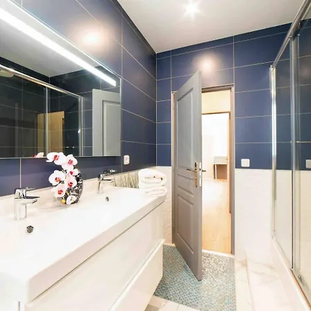 Prime Location In Apartamento