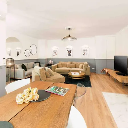 Prime Location In * Paris